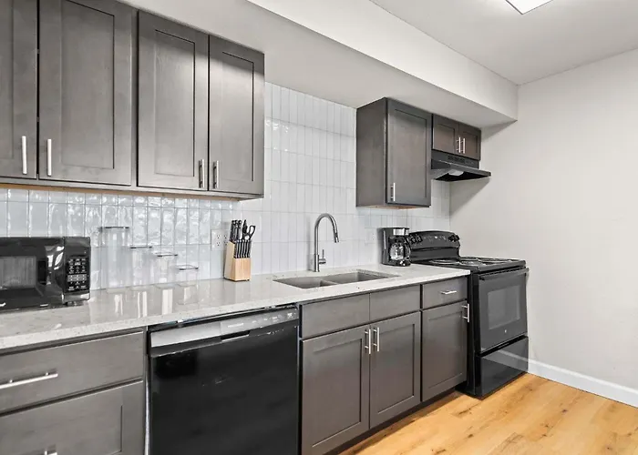 Newly Renovated Unit In Spfld #303 Springfield