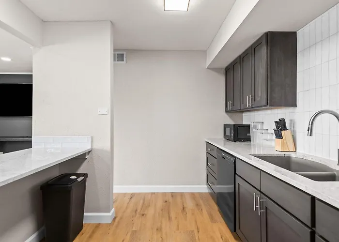 Newly Renovated Unit In Spfld #303 Springfield