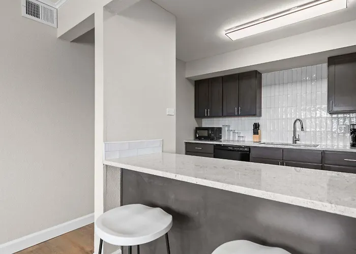 Newly Renovated Unit In Spfld #303 Springfield